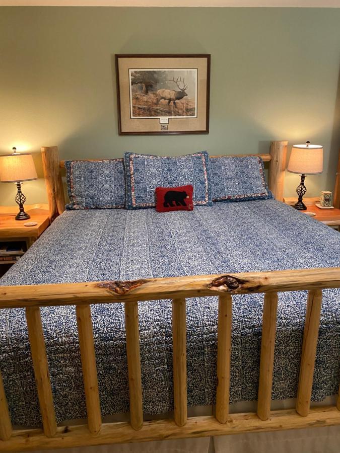 Two Bears Inn Bed & Breakfast 레드 로지 외부 사진