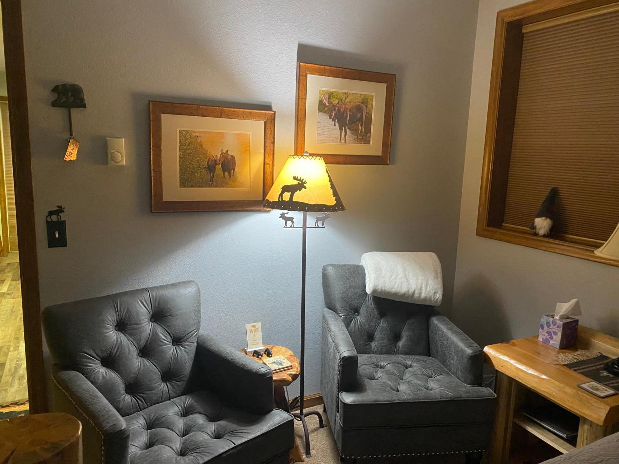 Two Bears Inn Bed & Breakfast 레드 로지 외부 사진