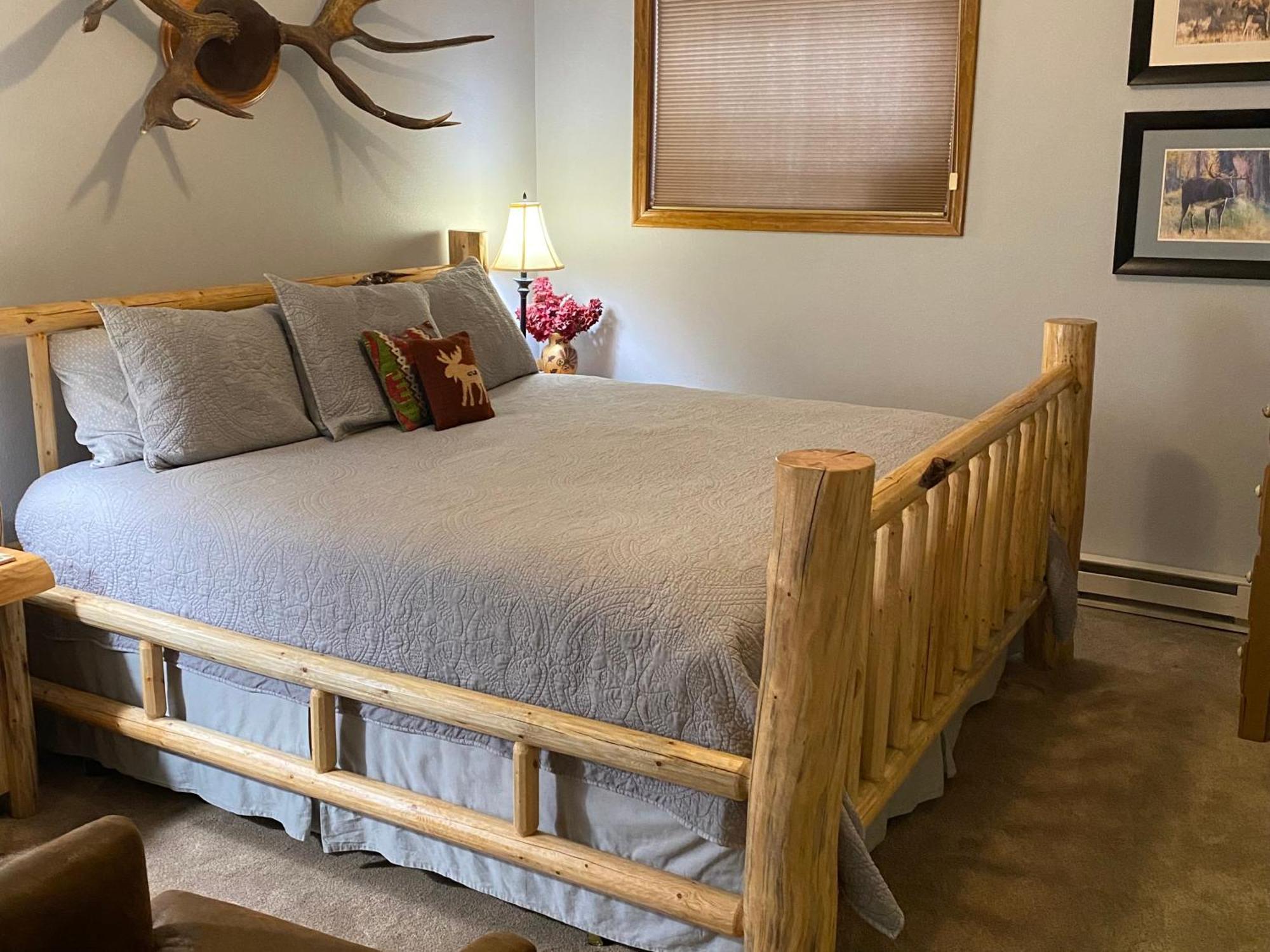 Two Bears Inn Bed & Breakfast 레드 로지 외부 사진