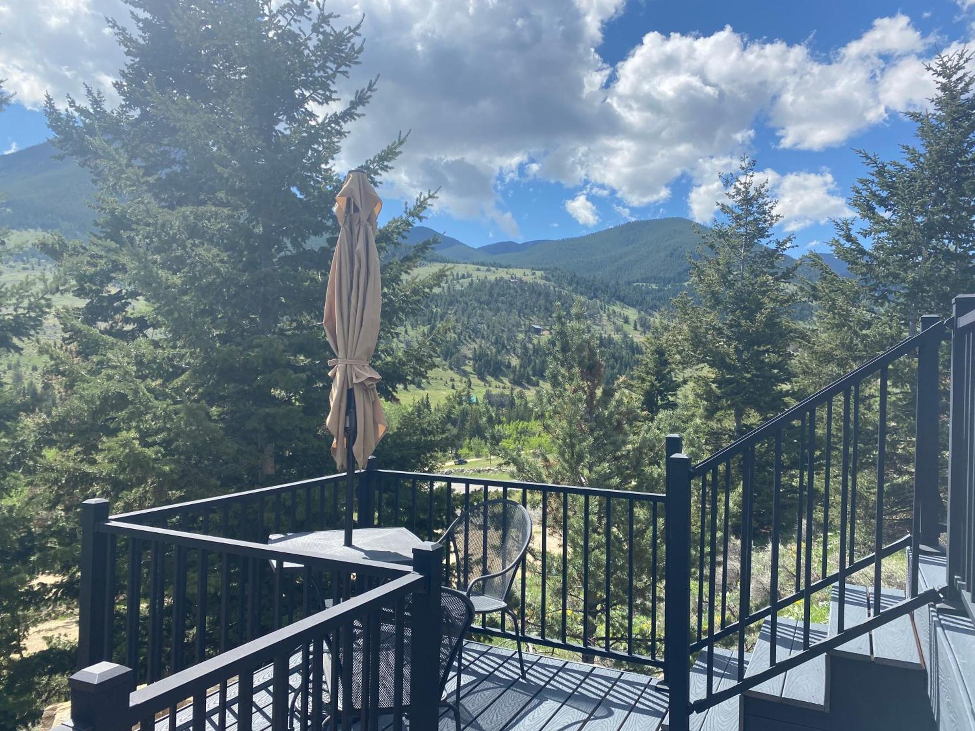 Two Bears Inn Bed & Breakfast 레드 로지 외부 사진
