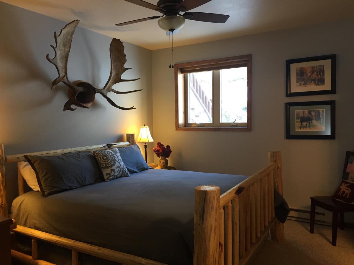 Two Bears Inn Bed & Breakfast 레드 로지 외부 사진