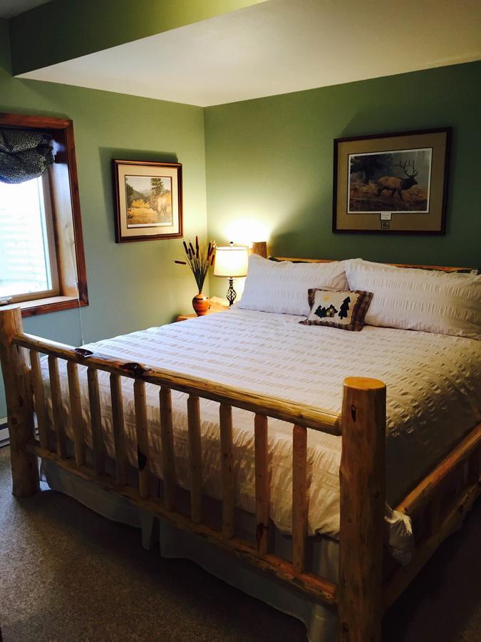 Two Bears Inn Bed & Breakfast 레드 로지 외부 사진