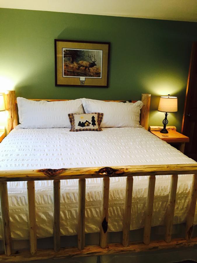 Two Bears Inn Bed & Breakfast 레드 로지 외부 사진