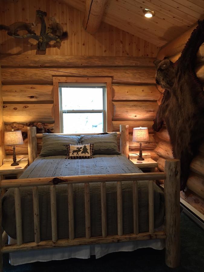 Two Bears Inn Bed & Breakfast 레드 로지 외부 사진