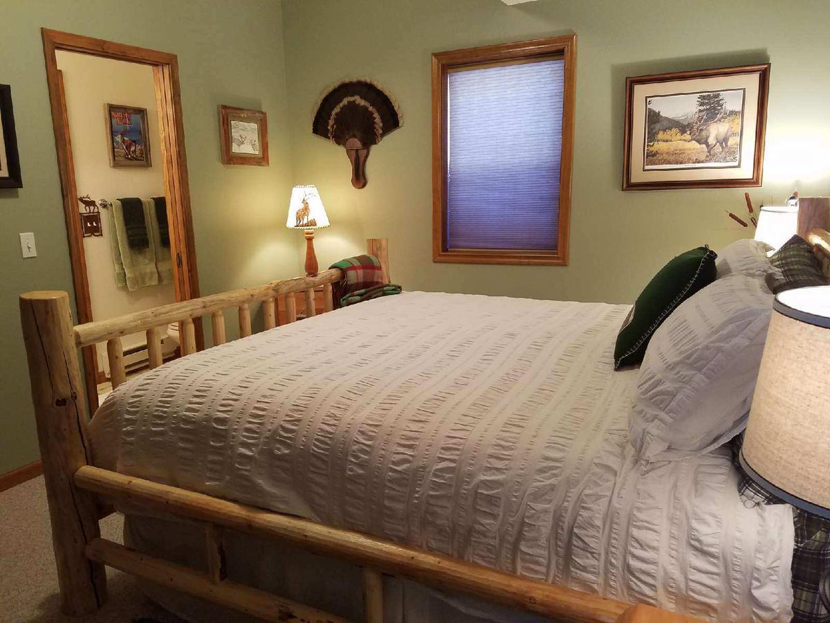 Two Bears Inn Bed & Breakfast 레드 로지 외부 사진