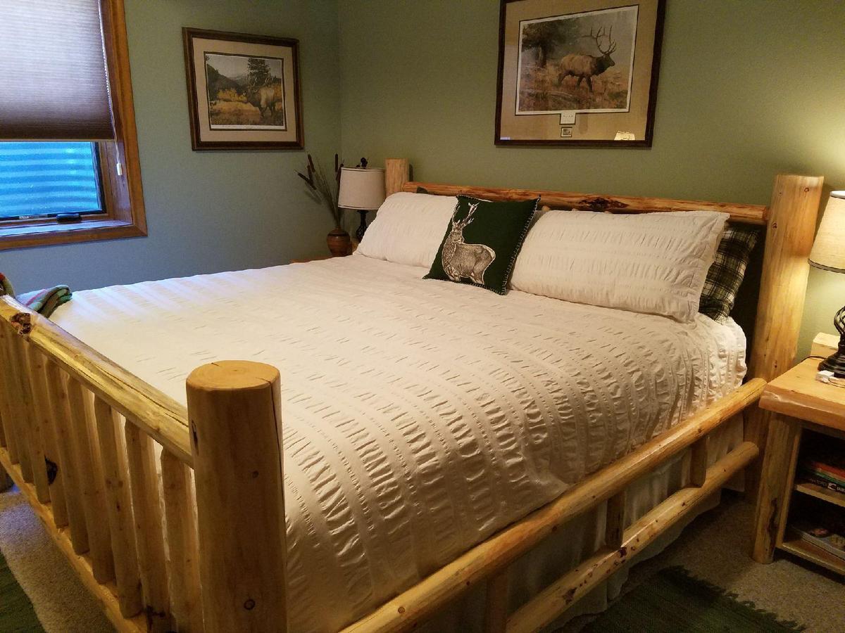 Two Bears Inn Bed & Breakfast 레드 로지 외부 사진