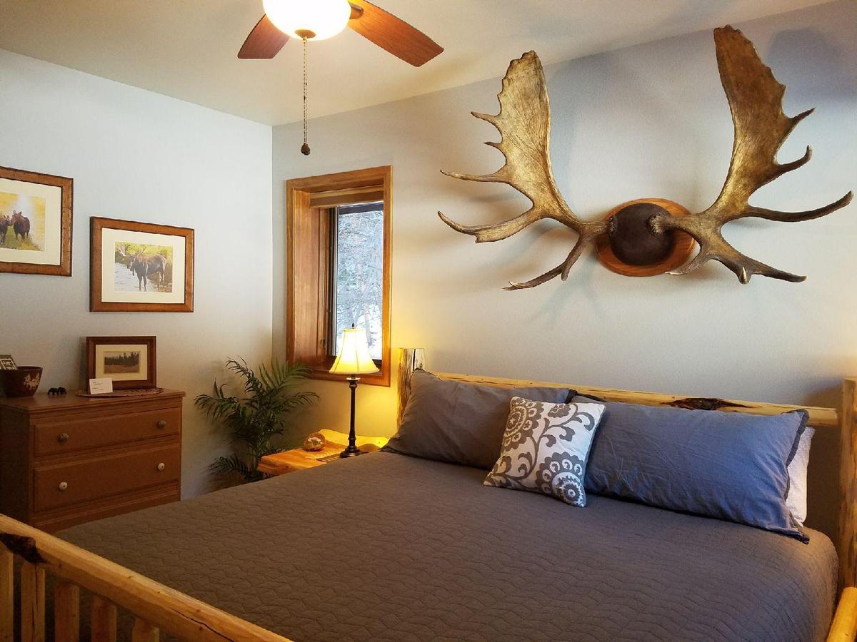 Two Bears Inn Bed & Breakfast 레드 로지 외부 사진