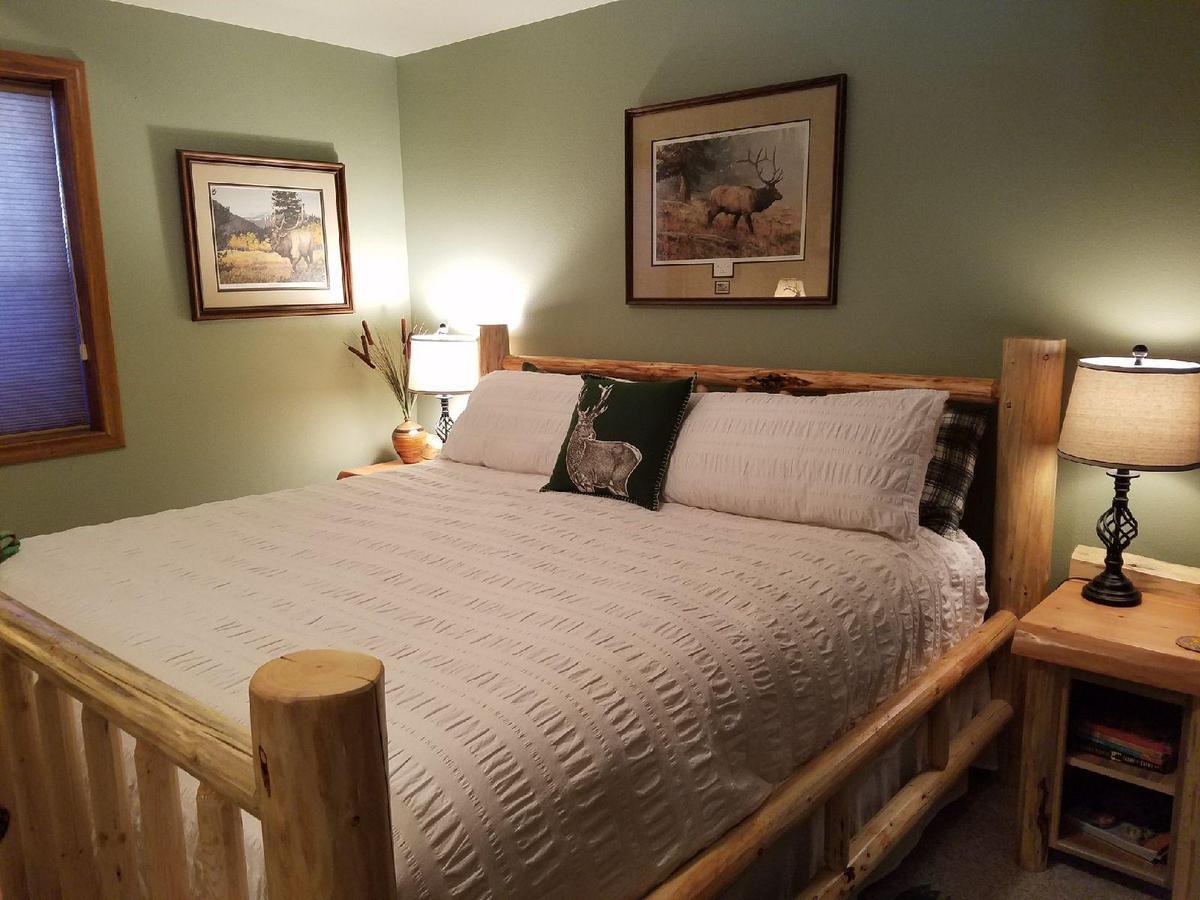 Two Bears Inn Bed & Breakfast 레드 로지 외부 사진