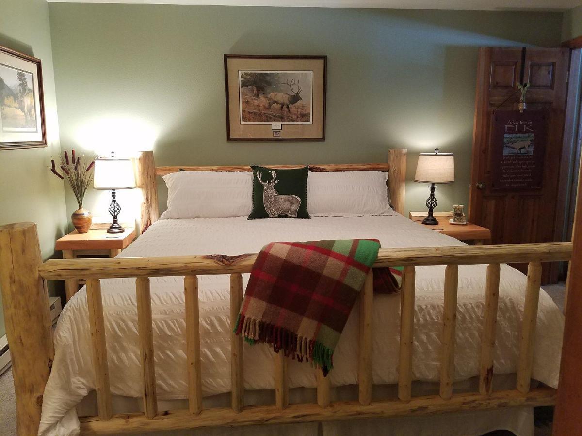 Two Bears Inn Bed & Breakfast 레드 로지 외부 사진