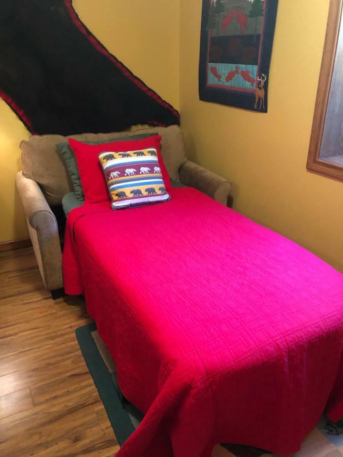 Two Bears Inn Bed & Breakfast 레드 로지 외부 사진